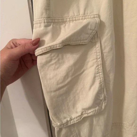 Old Navy Cream Cargo Pants - Picture 2 of 6